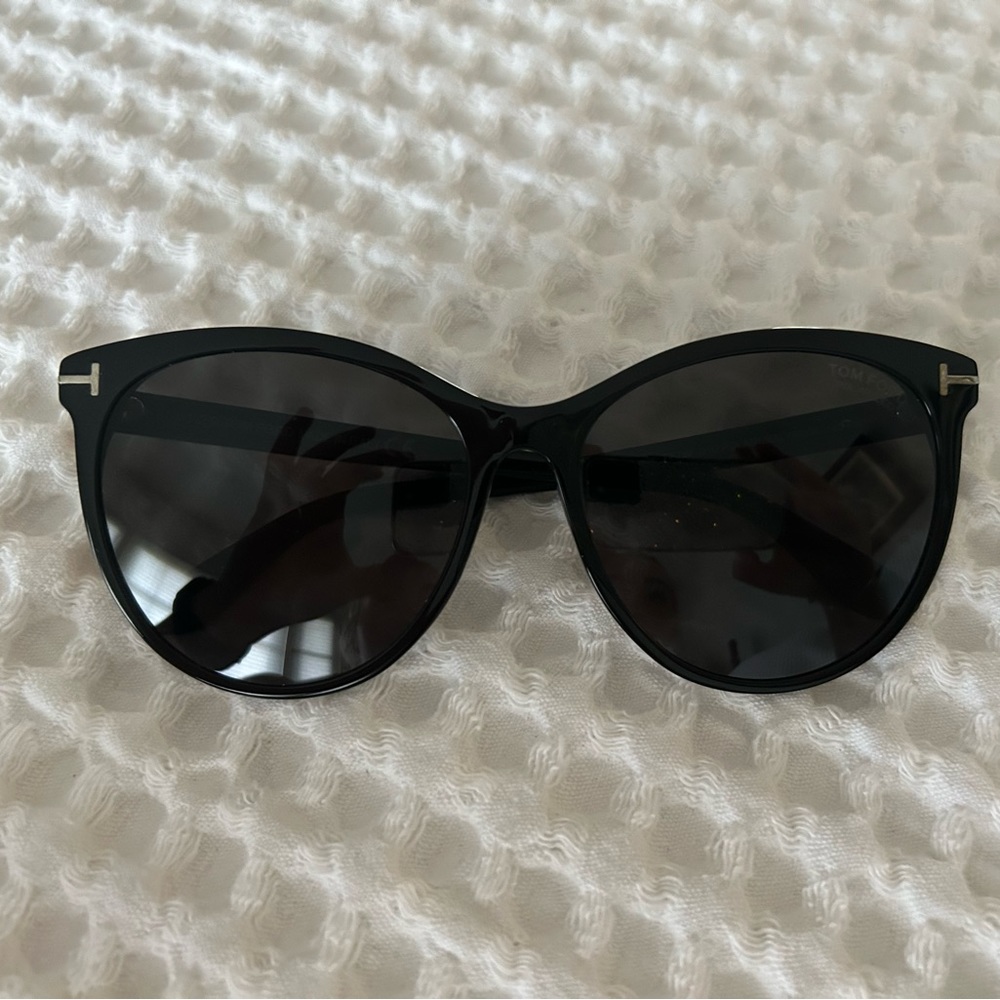 Used only 1 time. Tom ford sunglasses.